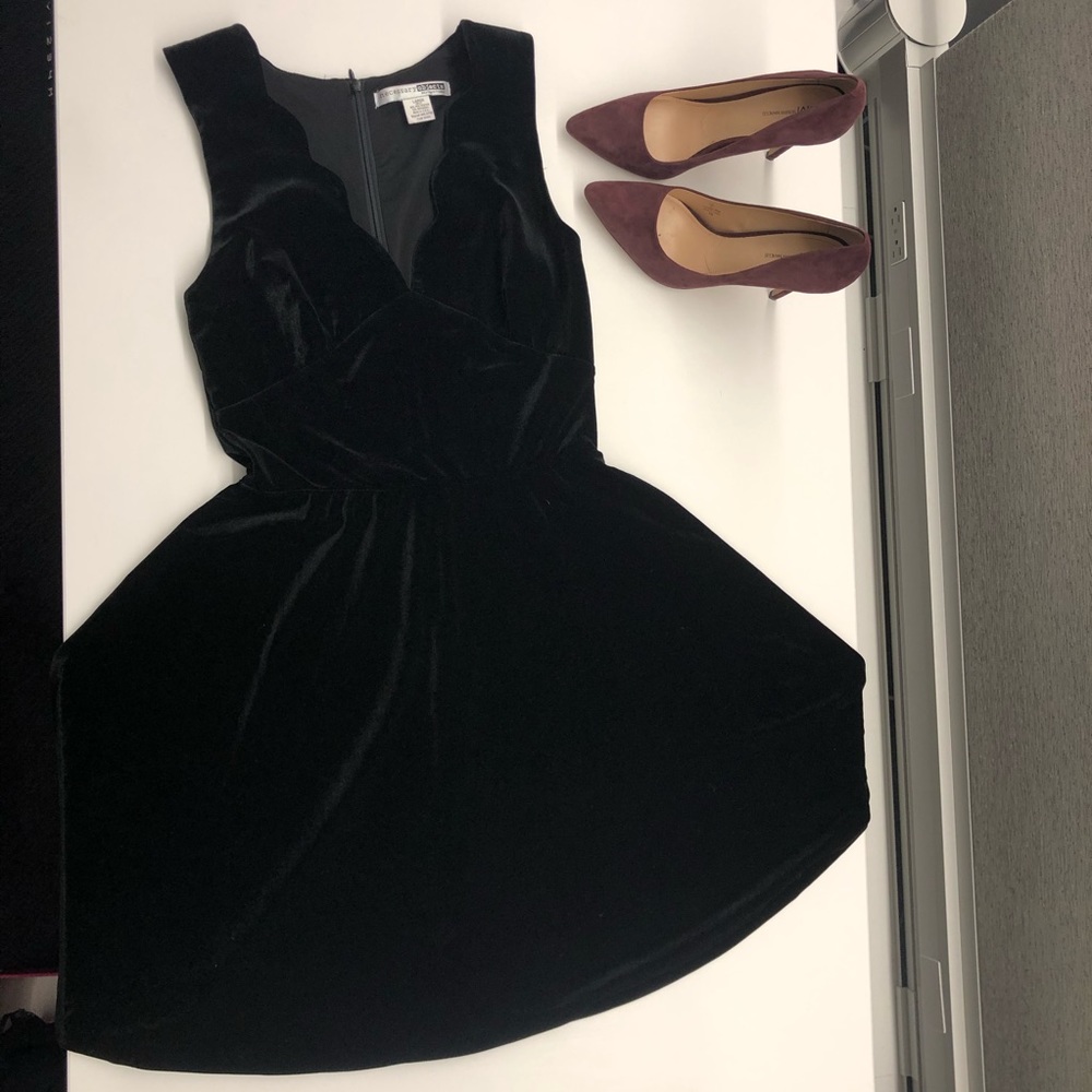 NWOT Black velvet skater skirt